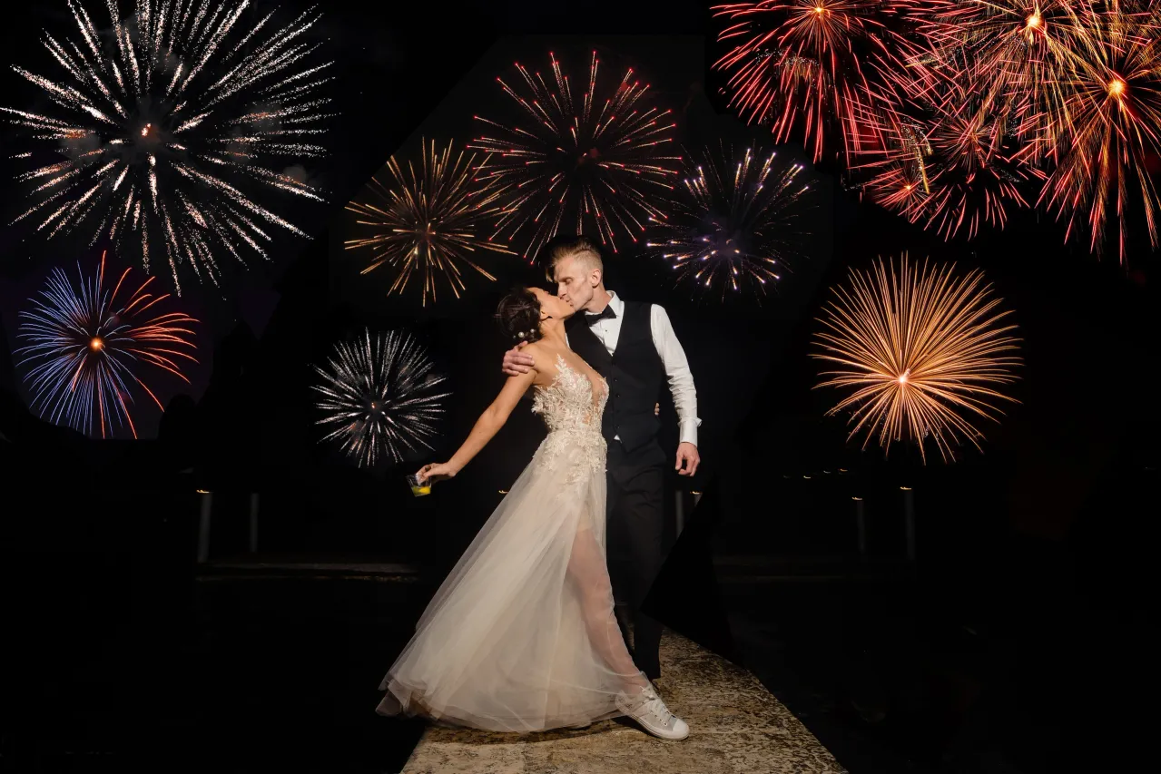 Kat and Michael — firework kiss